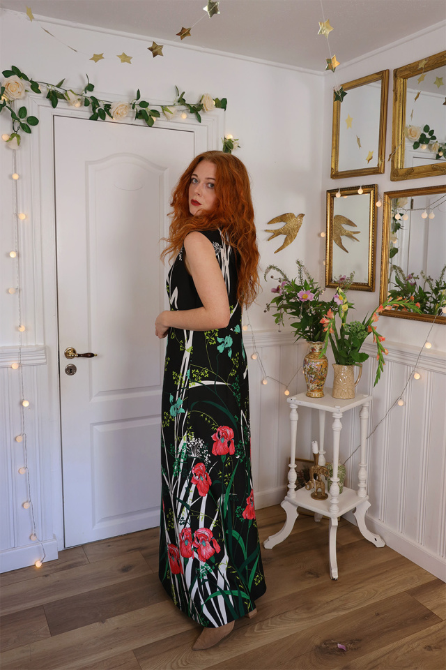 Black Floral Graphical 70's Maxi | L
