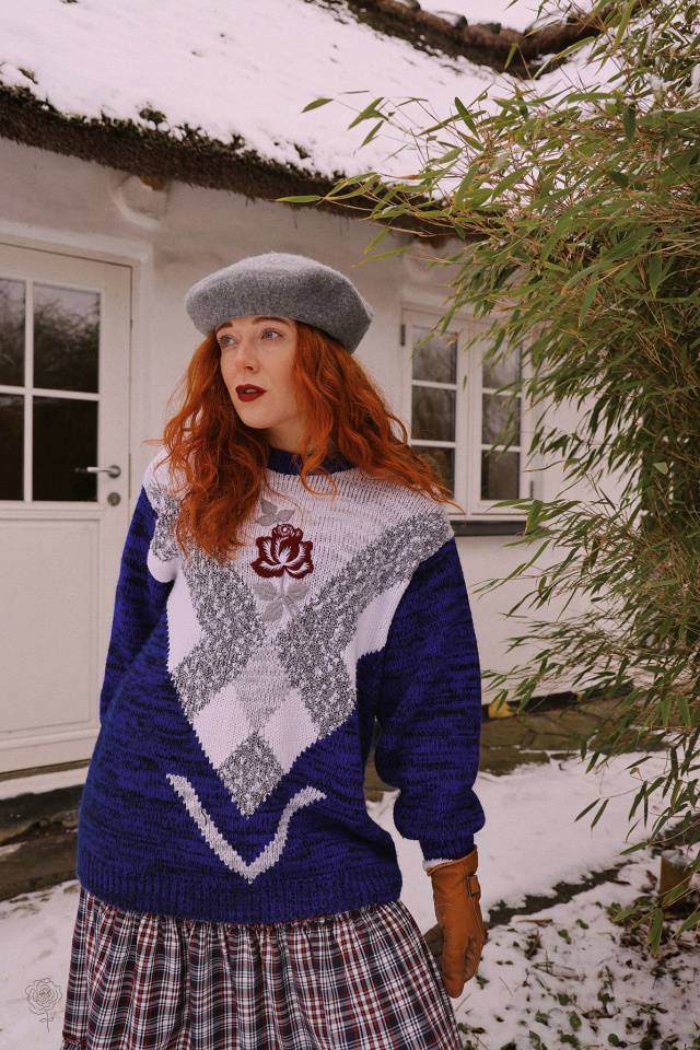 Blue 80's Burgundy Rose Sweater | L