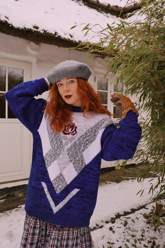 Blue 80's Burgundy Rose Sweater | L