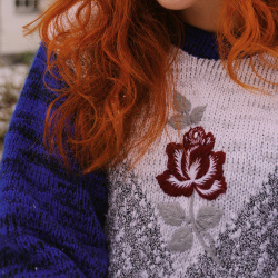 Blue 80's Burgundy Rose Sweater | L