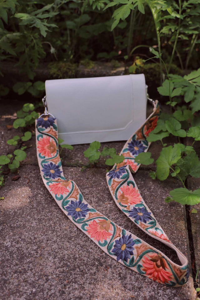 Boho Bagstrap Lilly Of The Nile 