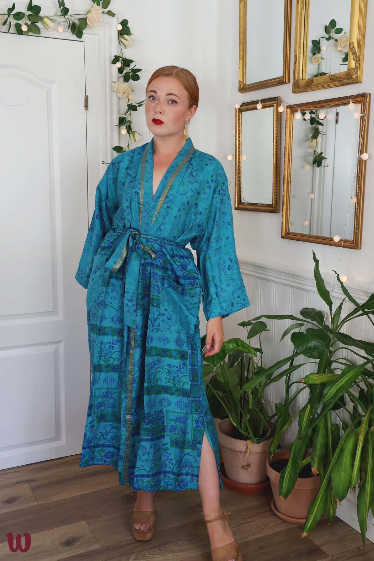 Nouveau Turquoise Kimono Avec Floral Patches 