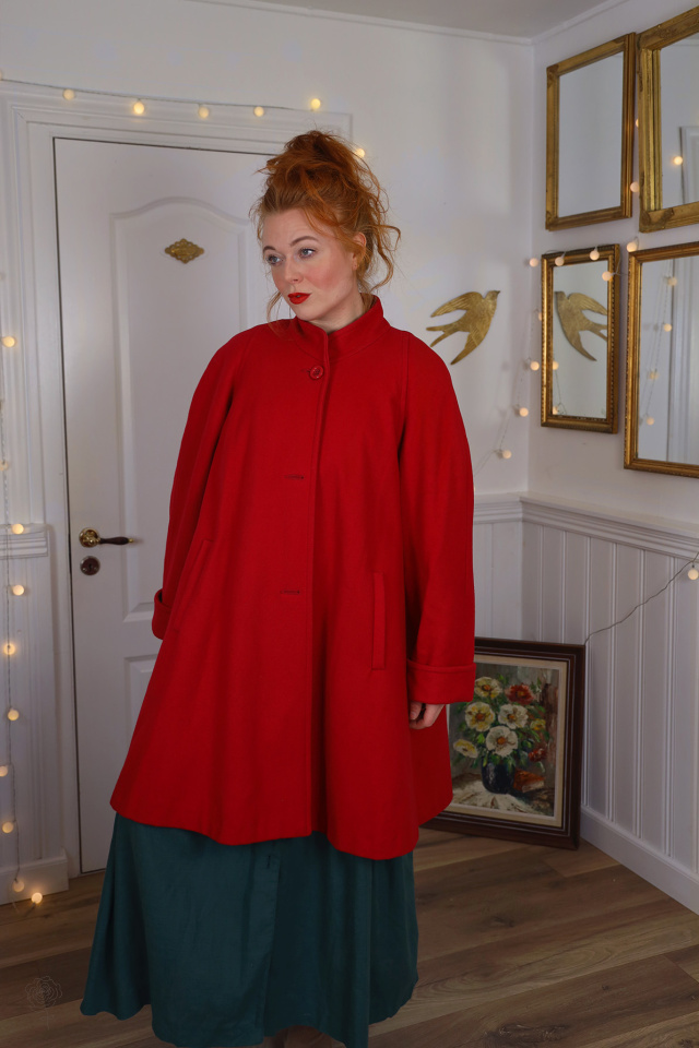 Red Cape Shaped Vintage Wool Coat | M