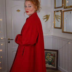Red Cape Shaped Vintage Wool Coat | M