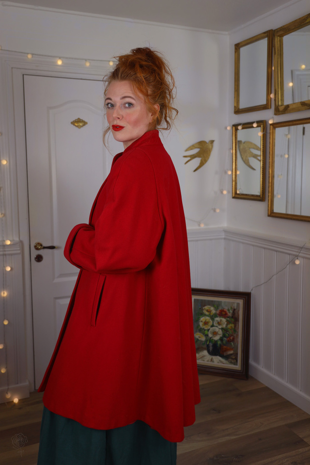 Red Cape Shaped Vintage Wool Coat | M