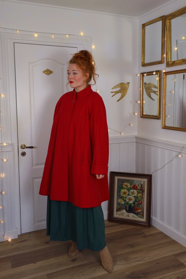Red Cape Shaped Vintage Wool Coat | M