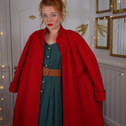 Red Cape Shaped Vintage Wool Coat | M