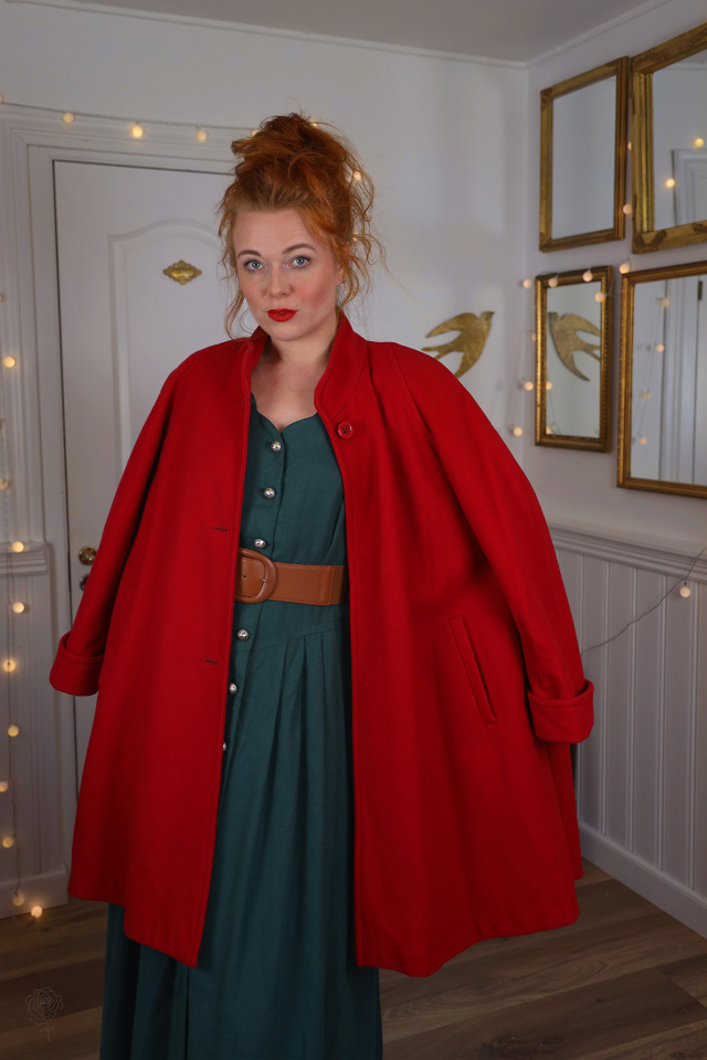 Red Cape Shaped Vintage Wool Coat | M