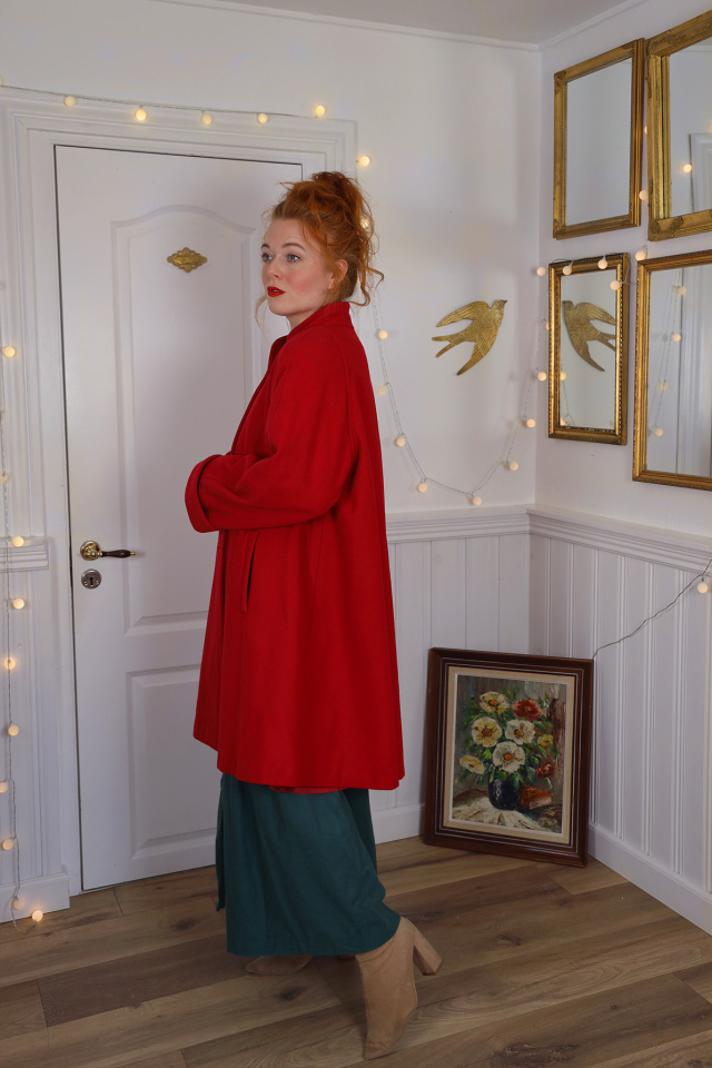 Red Cape Shaped Vintage Wool Coat | M