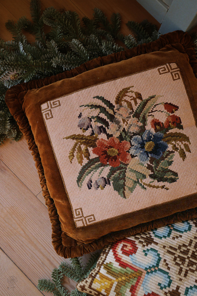 Stunning Brown Floral Velvet Retro Pillow