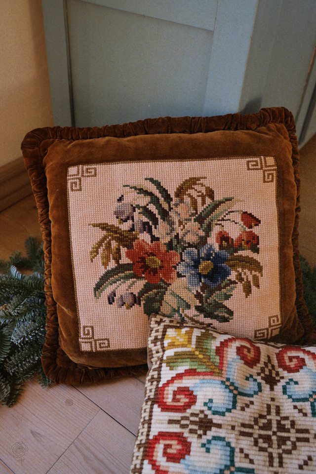 Stunning Brown Floral Velvet Retro Pillow