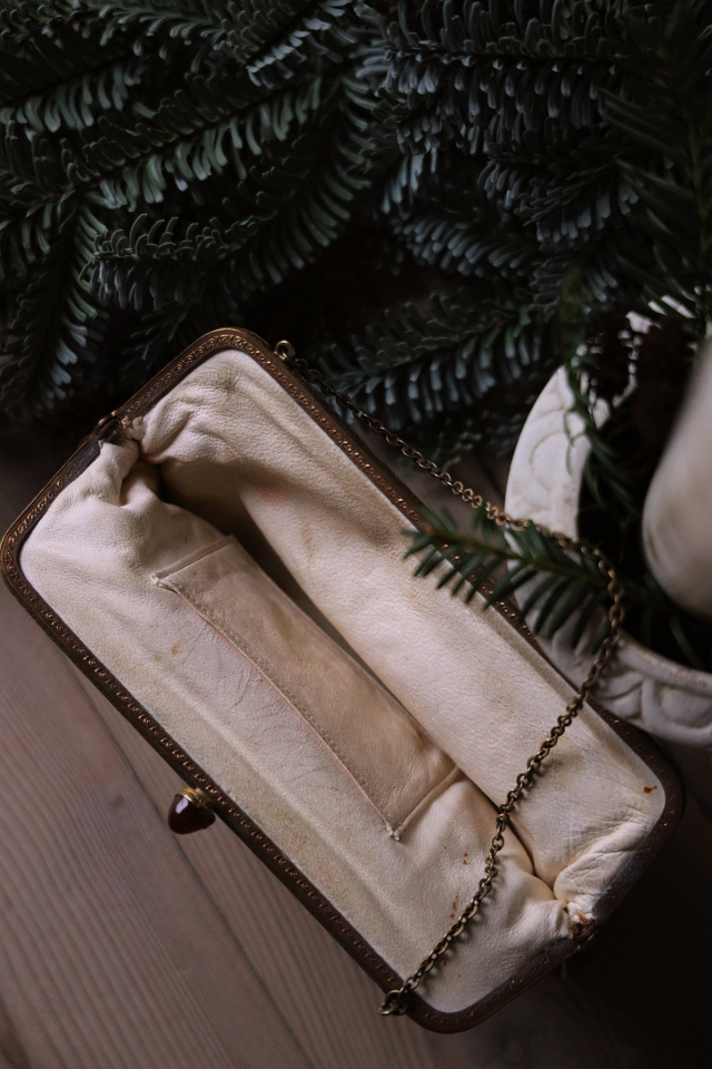 Brown Floral Vintage Needlepoint Purse 