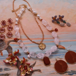 Medal Pearl Necklace 