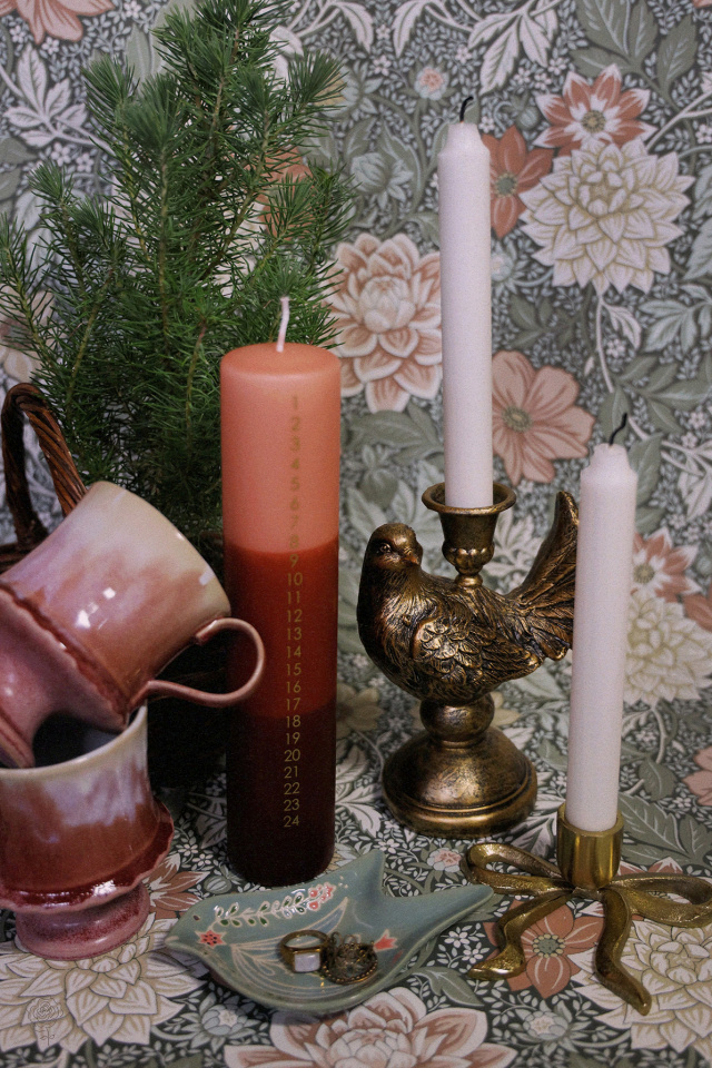 Three Shades Christmas Count Down Candle