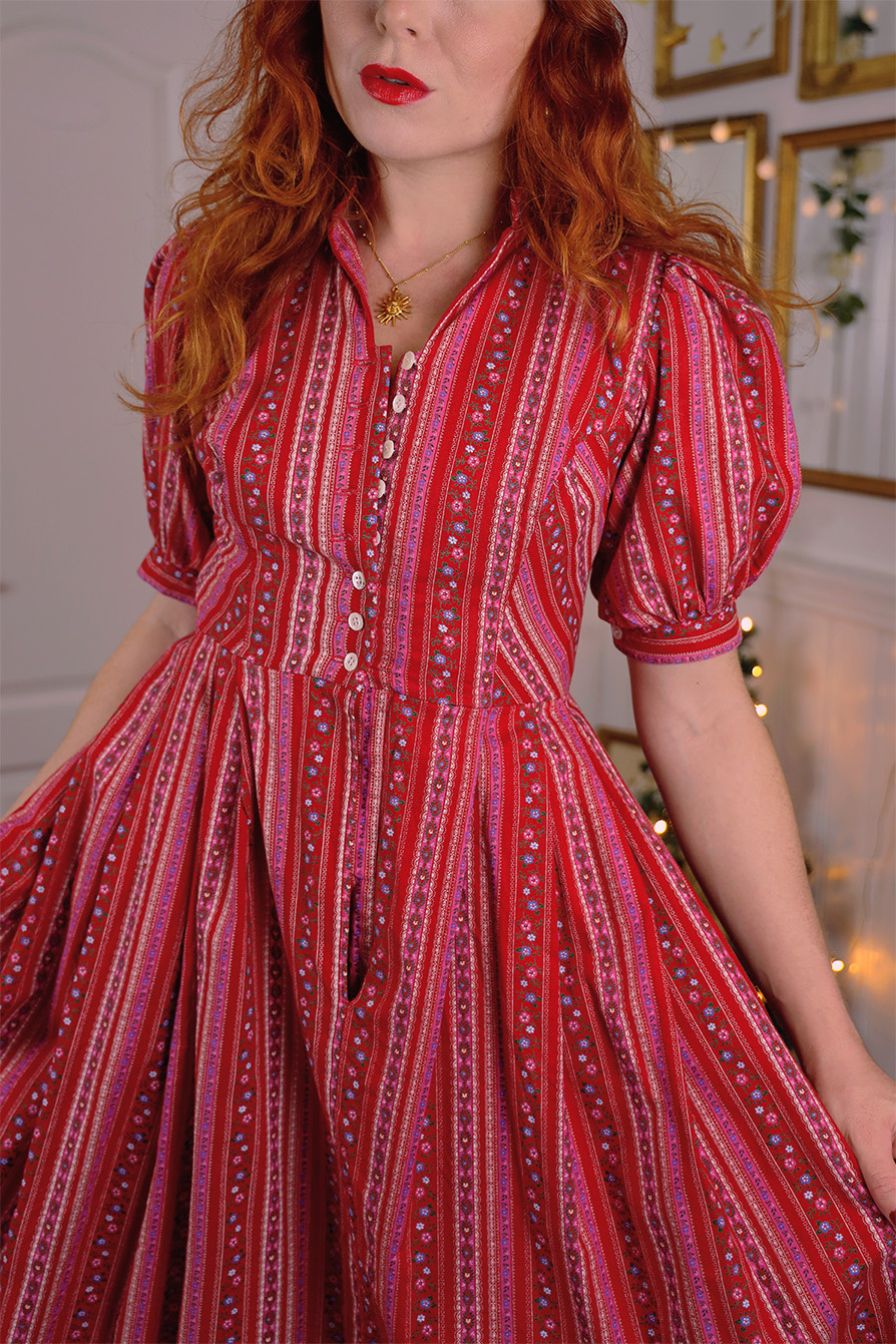 Cute Red Floral Austrian Vintage Dress | XS