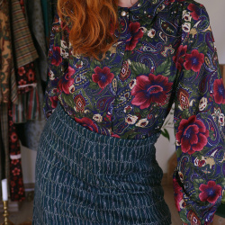 Dark Blue Burgundy Floral Vintage Blouse | L