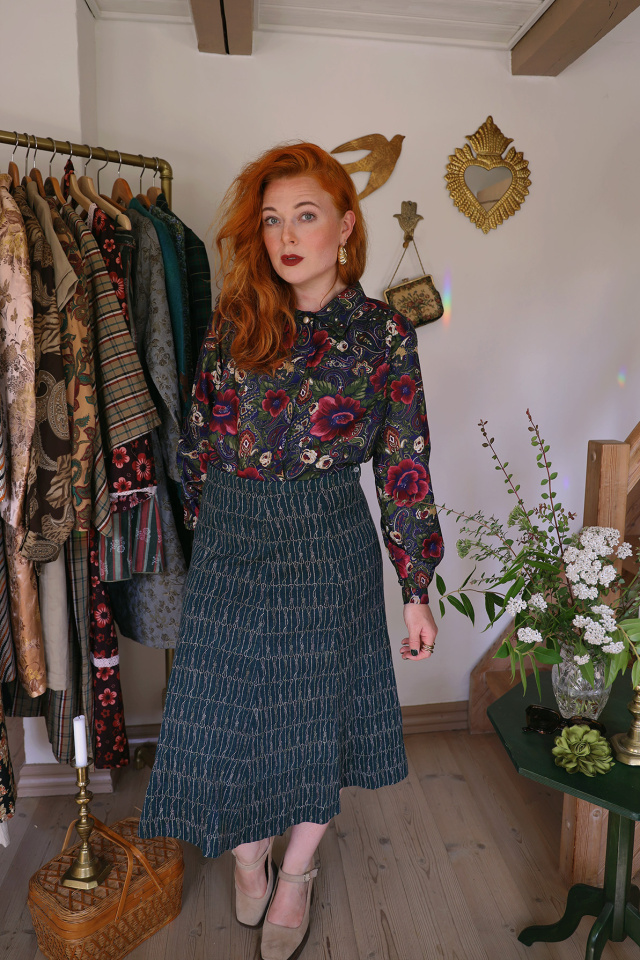 Dark Blue Burgundy Floral Vintage Blouse | L