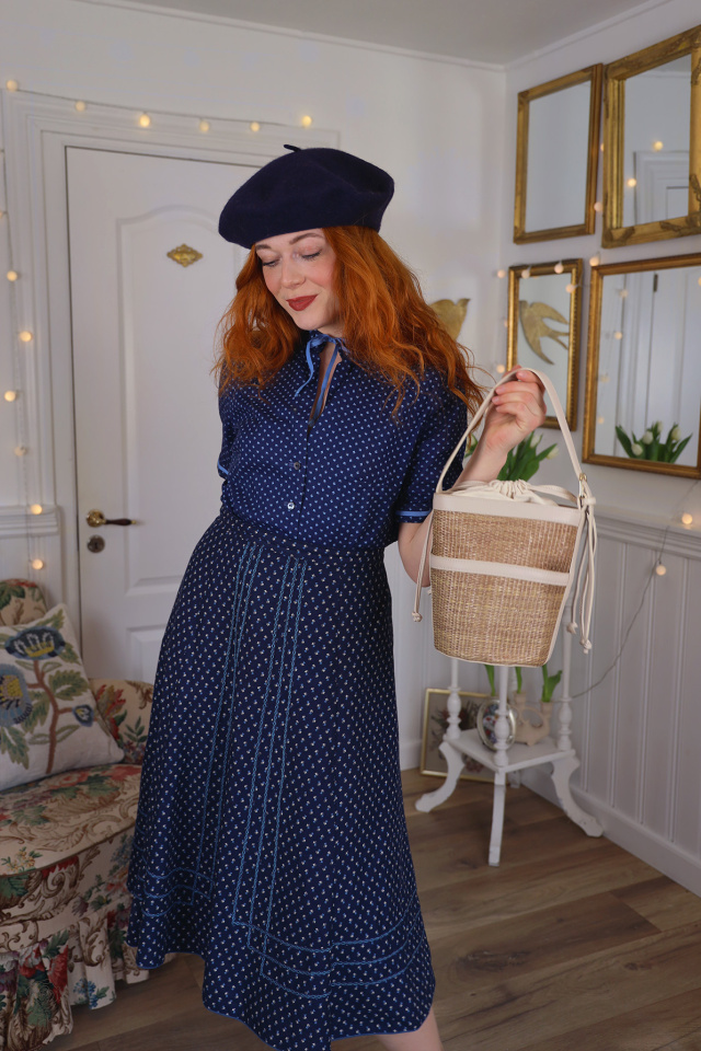 Dark Blue Floral Cotton Vintage Top | M/L