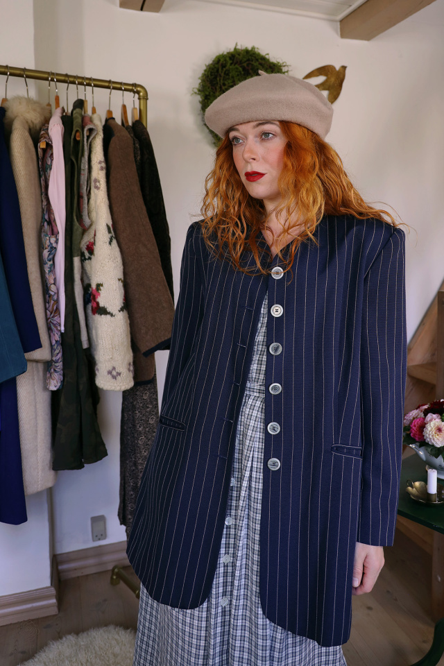 Dark Blue White Striped Vintage Blazer | L