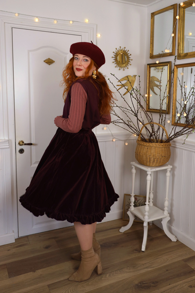 Dark Burgundy Velvet Vintage Skirt | M