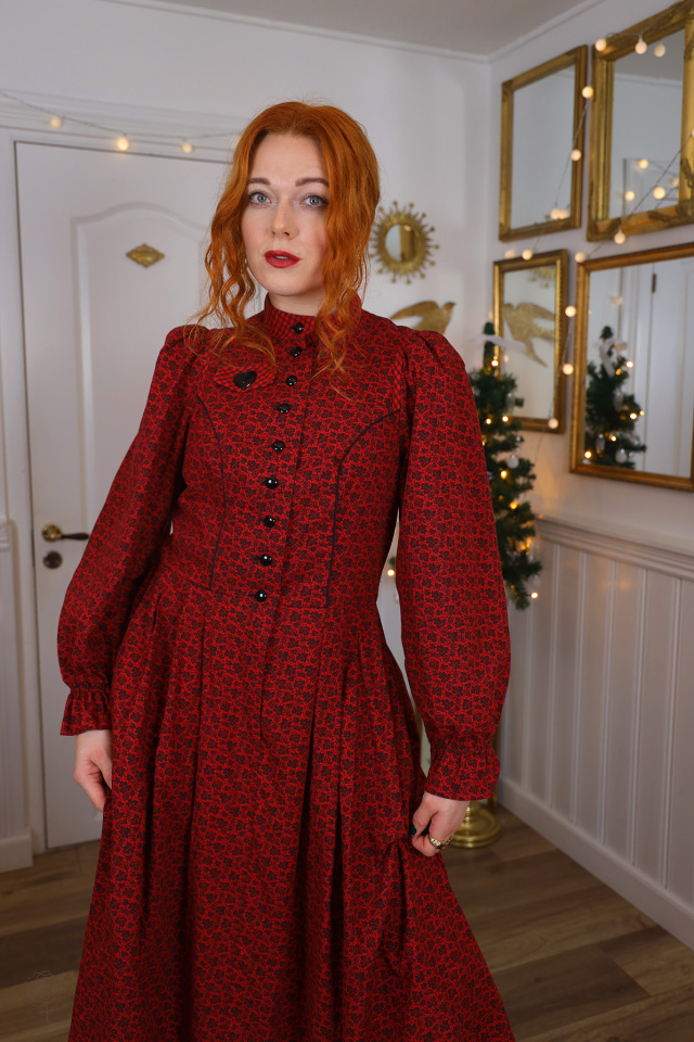 Red Fairytale Christmas Vintage Gown | M