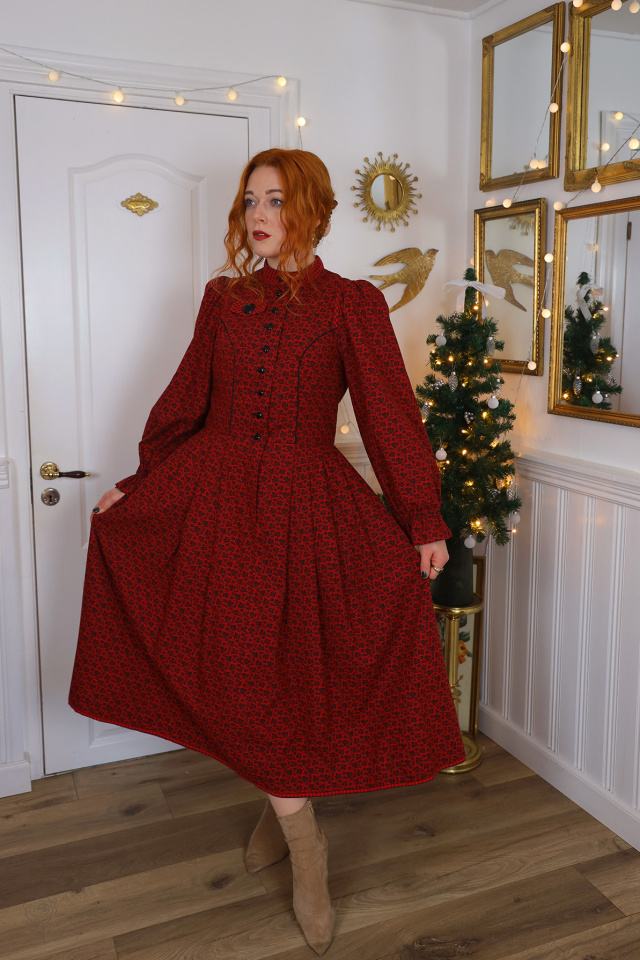 Red Fairytale Christmas Vintage Gown | M
