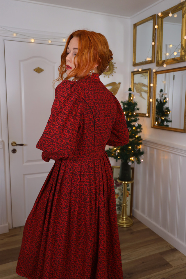 Red Fairytale Christmas Vintage Gown | M