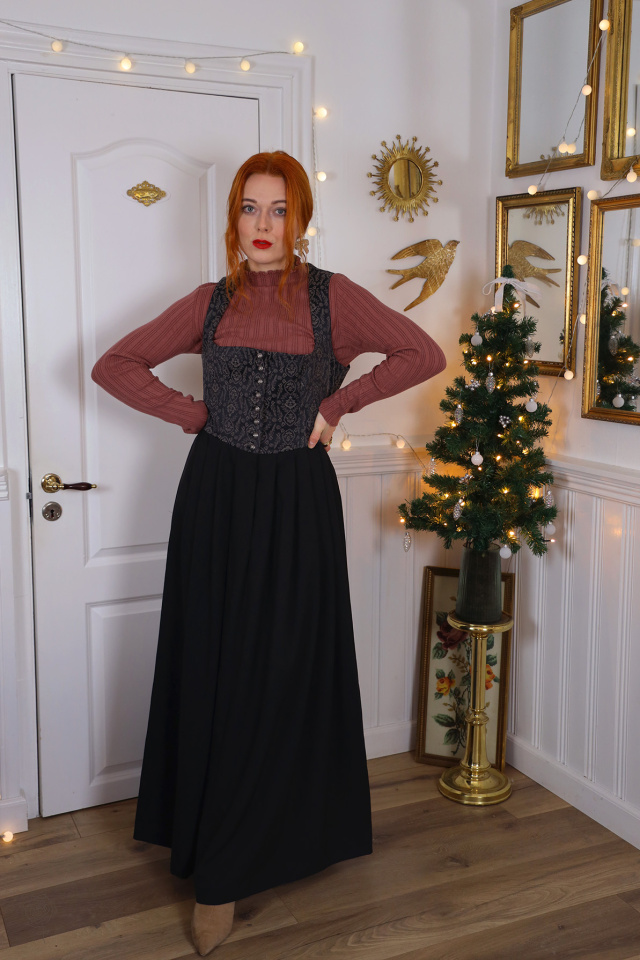 Dramatic Brocade Vintage Gown | L