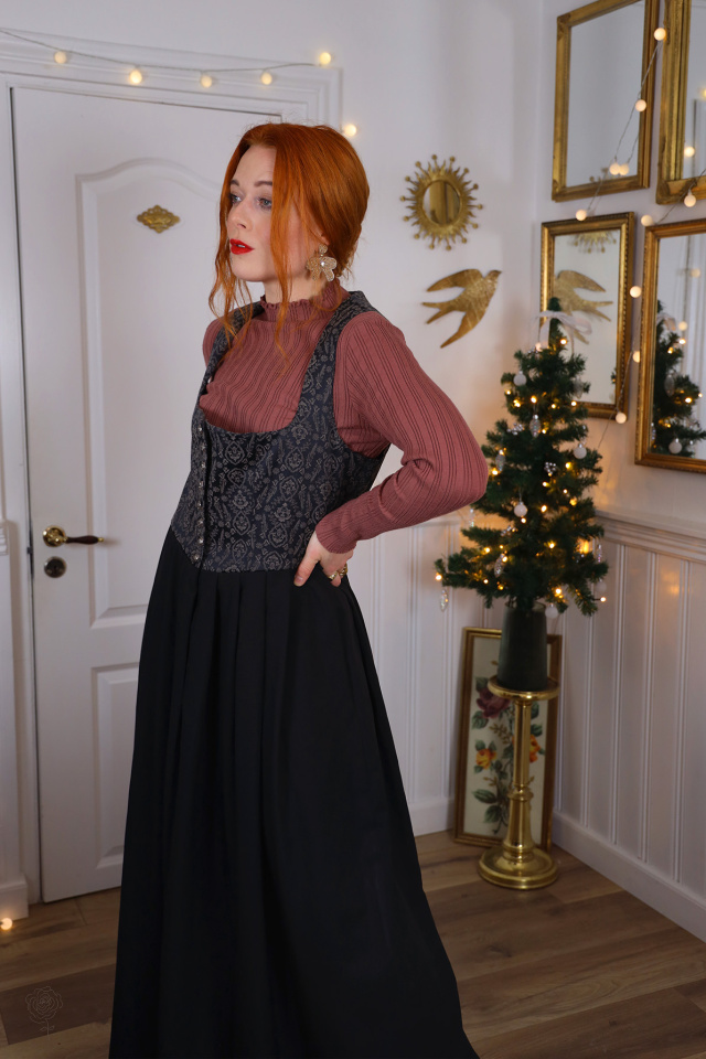 Dramatic Brocade Vintage Gown | L