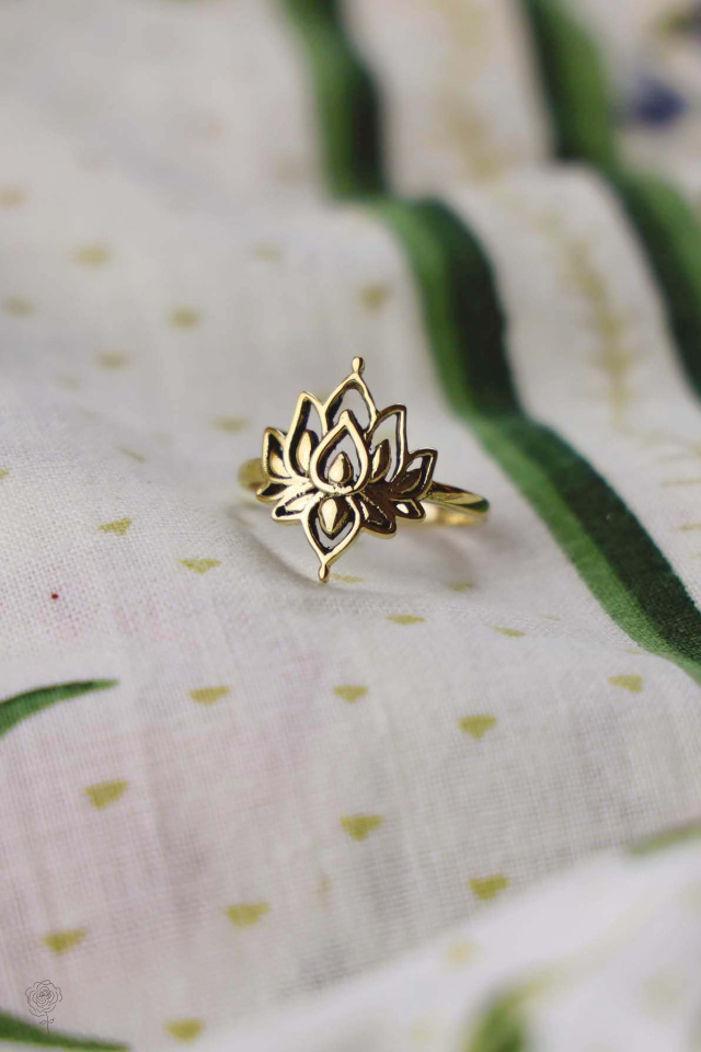 Dreamy Lotus Brass Ring 
