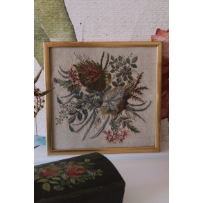 Elegant Neutral Floral Embroidery In Gold Frame