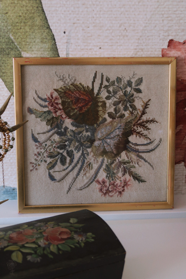 Elegant Neutral Floral Embroidery In Gold Frame