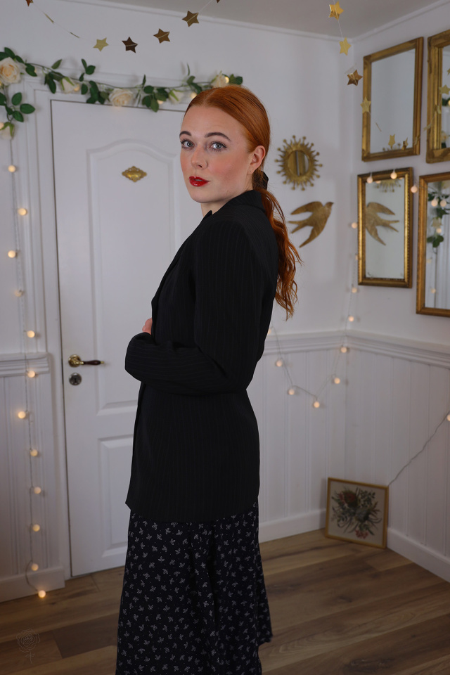 Elegant Black Blue Striped Vintage Blazer | S/M