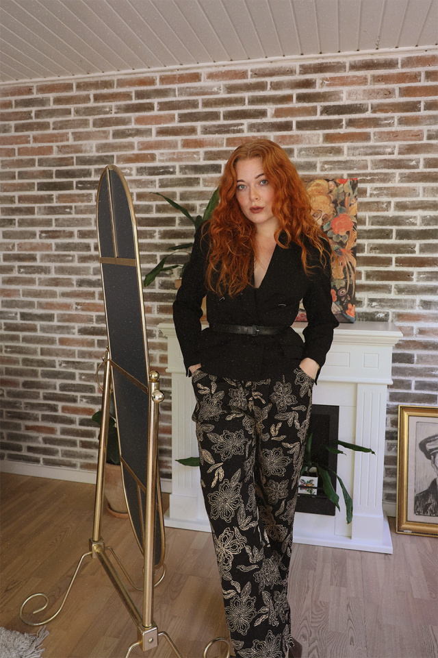 Elegant Black Vintage Blazer Jacket | S