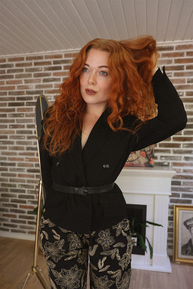 Elegant Black Vintage Blazer Jacket | S