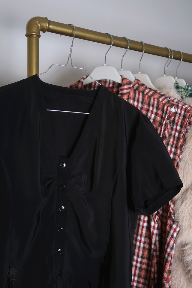 Simple Elegant  Black Top | S