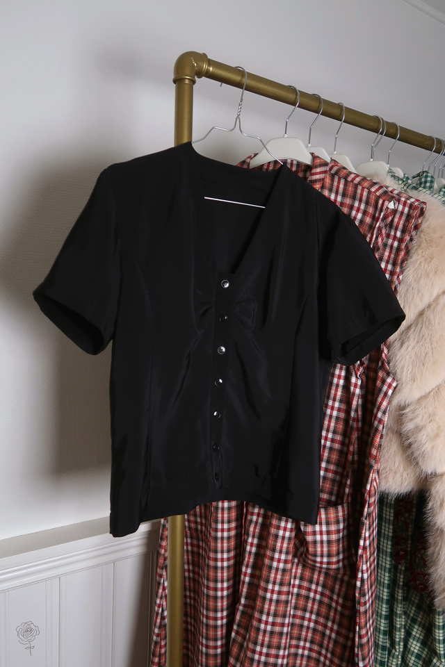 Simple Elegant  Black Top | S