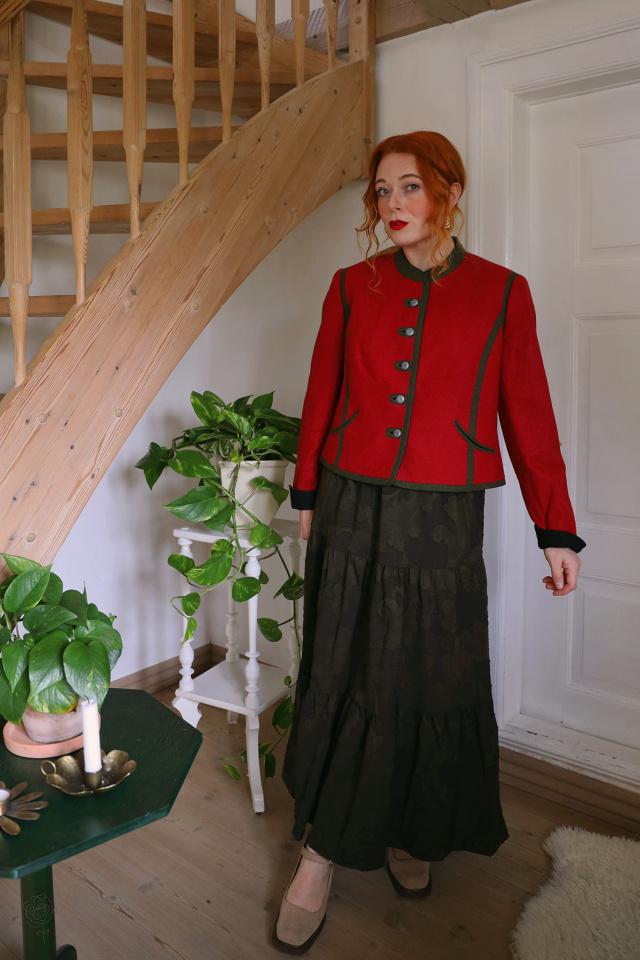 Elegant Red Wool Vintage Jacket | M