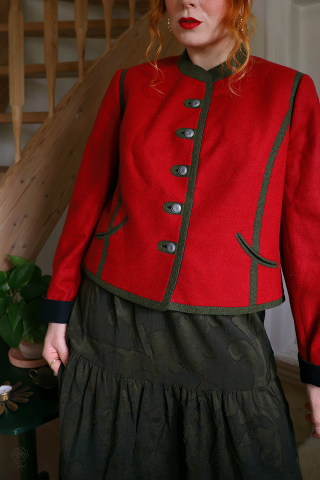 Elegant Red Wool Vintage Jacket | M