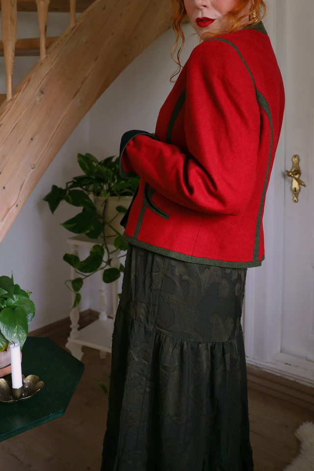 Elegant Red Wool Vintage Jacket | M