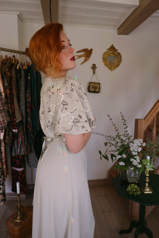 Elegant Sand Floral 90's Vintage Dress | M