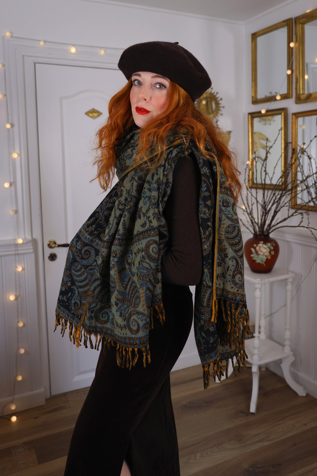 Elegantly Winter Scarf &amp; Blanket