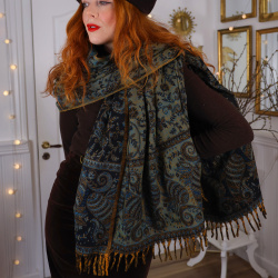 Elegantly Winter Scarf &amp; Blanket