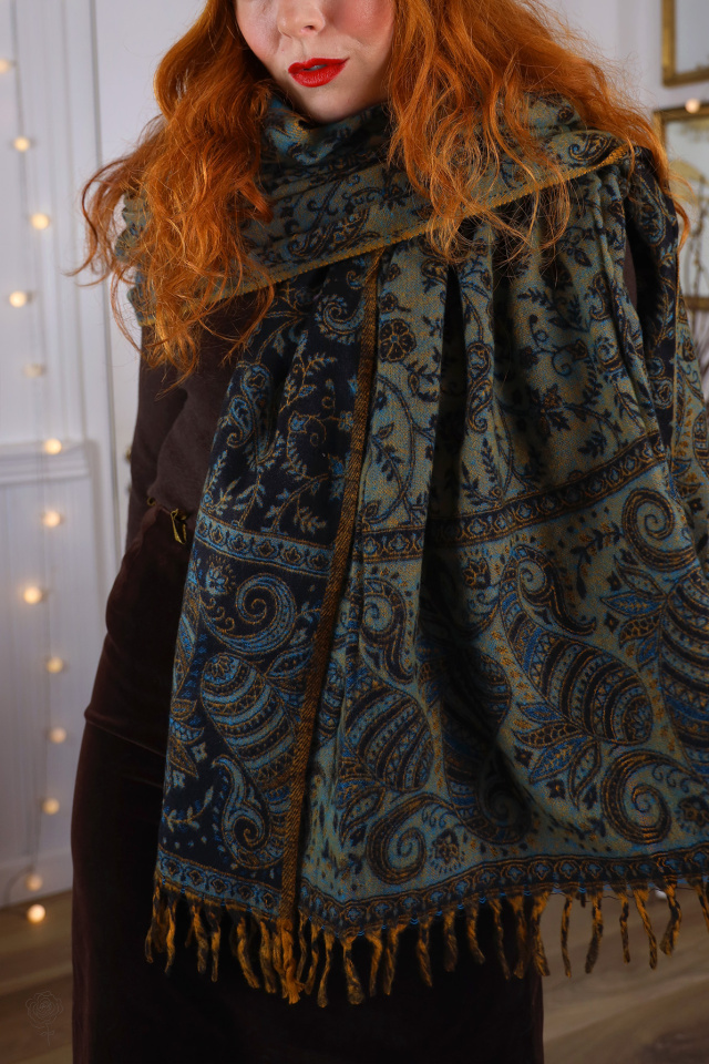 Elegantly Winter Scarf &amp; Blanket