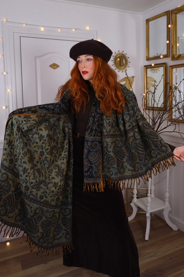 Elegantly Winter Scarf &amp; Blanket