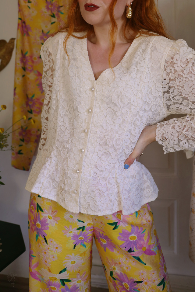 Chic Off White Lace Vintage Jacket | L