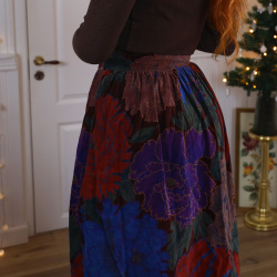 Wonderful Thick Velvet Vintage Skirt | S