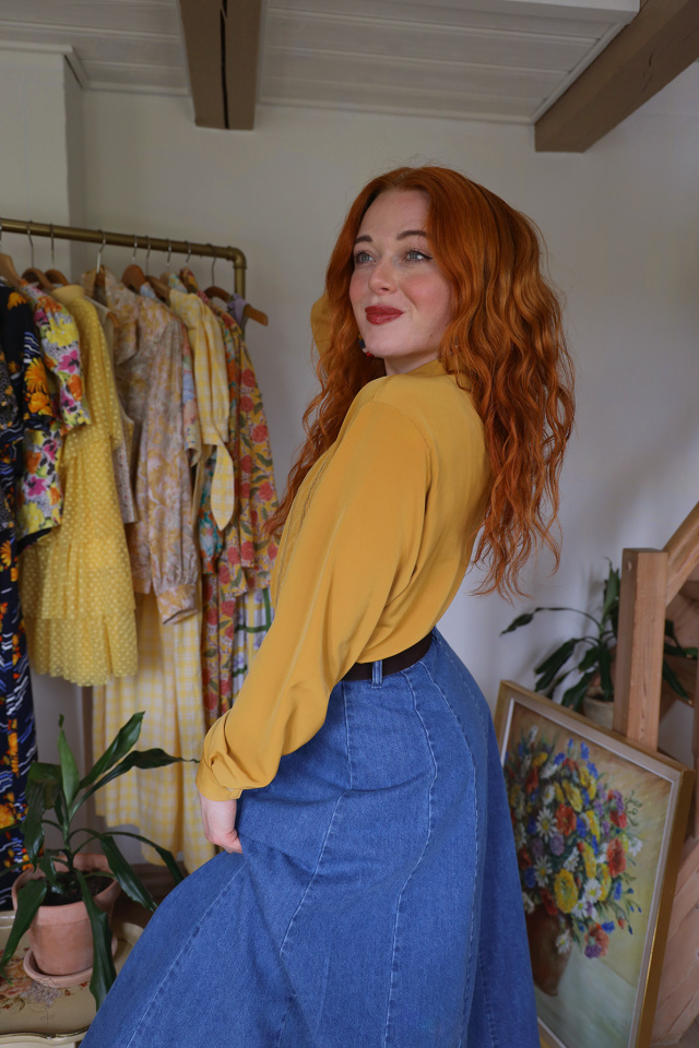 Golden Embroidered Vintage Blouse | M/L
