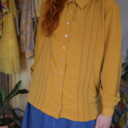 Golden Embroidered Vintage Blouse | M/L