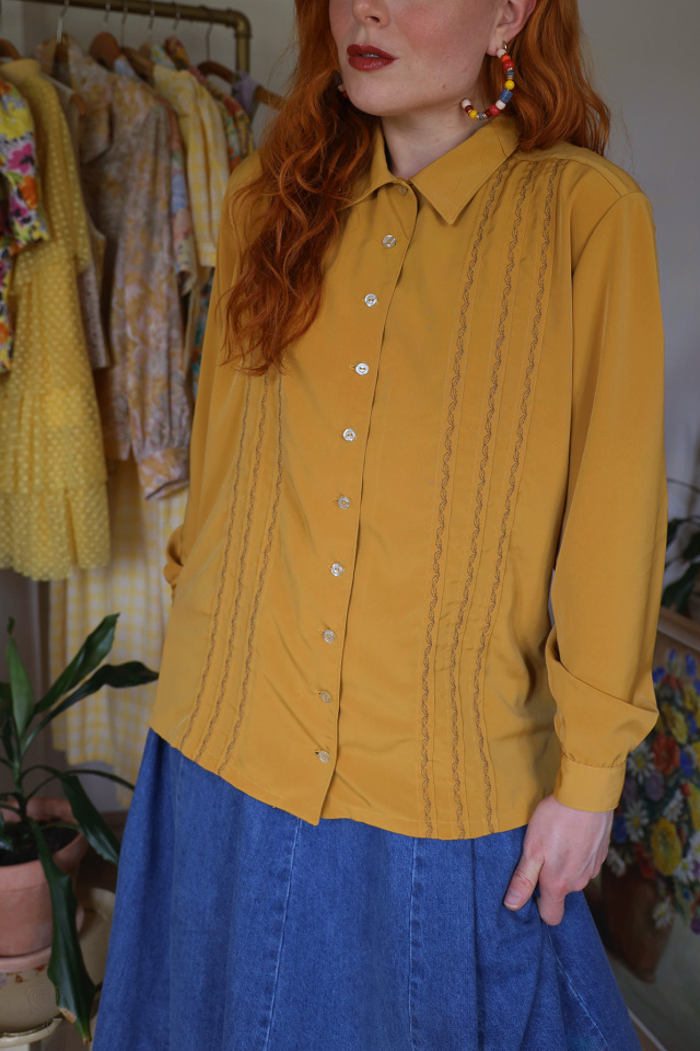 Golden Embroidered Vintage Blouse | M/L